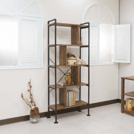 Designul încrucișat, stânga și dreapta. Face ca raftul de cărți să fie mai plin de viață și de design. Țevile rotunde din fier sunt folosite pentru a susține greutatea pe ambele părți ale raftului.